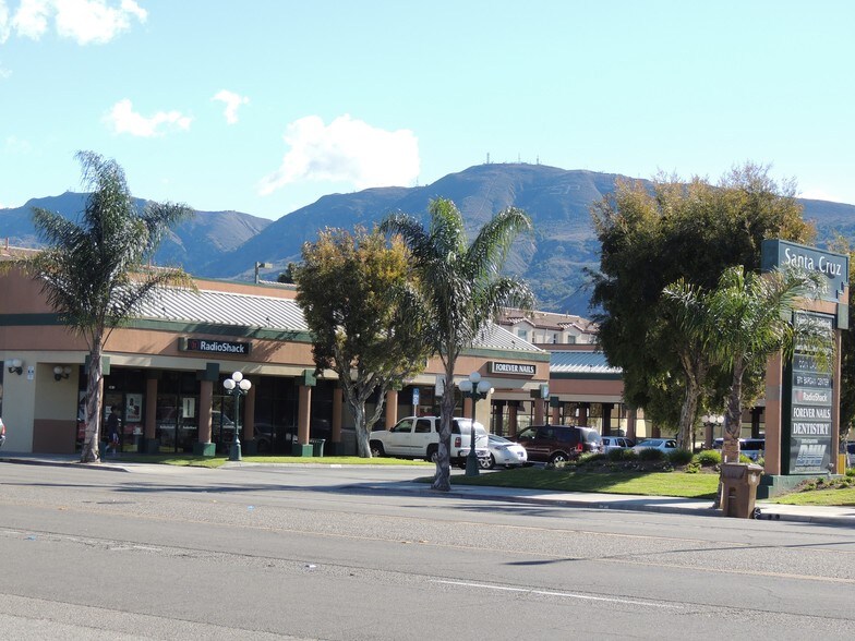 250-254 W Harvard Blvd, Santa Paula, CA à louer - Photo de l’immeuble – Image 1 sur 5