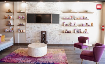 21733-21841 Ventura Blvd, Woodland Hills, CA à louer Photo intérieure– Image 2 sur 4