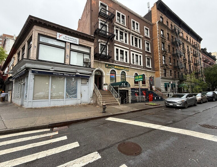 239 W 105th St, New York, NY à louer - Photo de l’immeuble – Image 1 sur 7