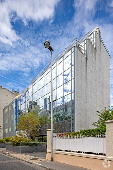 55 Rue Du Capitaine Guynemer, Courbevoie à louer - Photo de l’immeuble – Image 2 sur 2