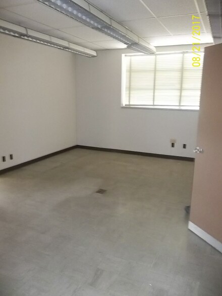 109 W Wellington St, Carthage, TX à louer - Photo intérieure – Image 2 sur 3