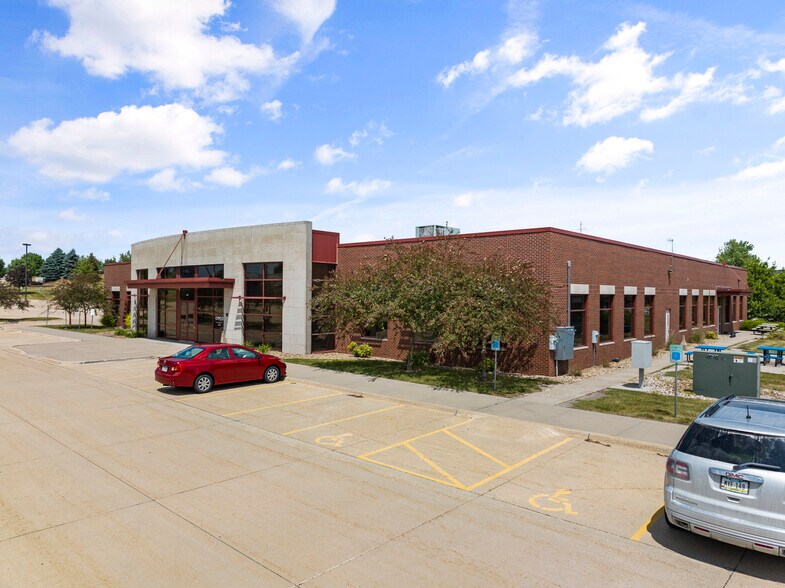 2303 Jones Blvd, Coralville, IA à louer - Photo de l’immeuble – Image 2 sur 12