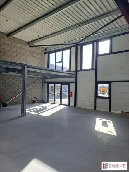 Local d’activités dans Vern-sur-Seiche à louer - Photo de l’immeuble – Image 3 sur 9