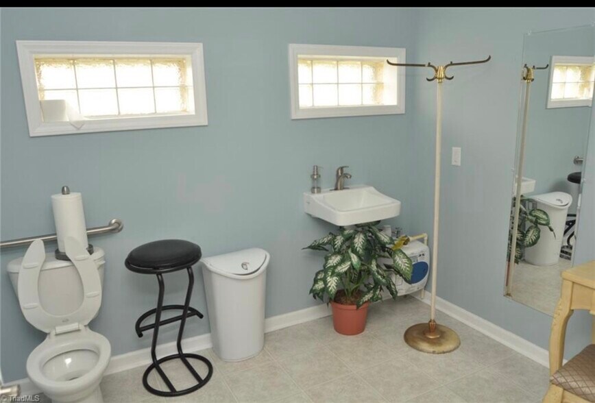211 National Hwy, Thomasville, NC à vendre - Photo de l’immeuble – Image 2 sur 9