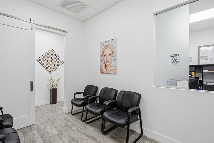 10450 NW 33rd St, Doral, FL à vendre - Photo de l’immeuble – Image 2 sur 39