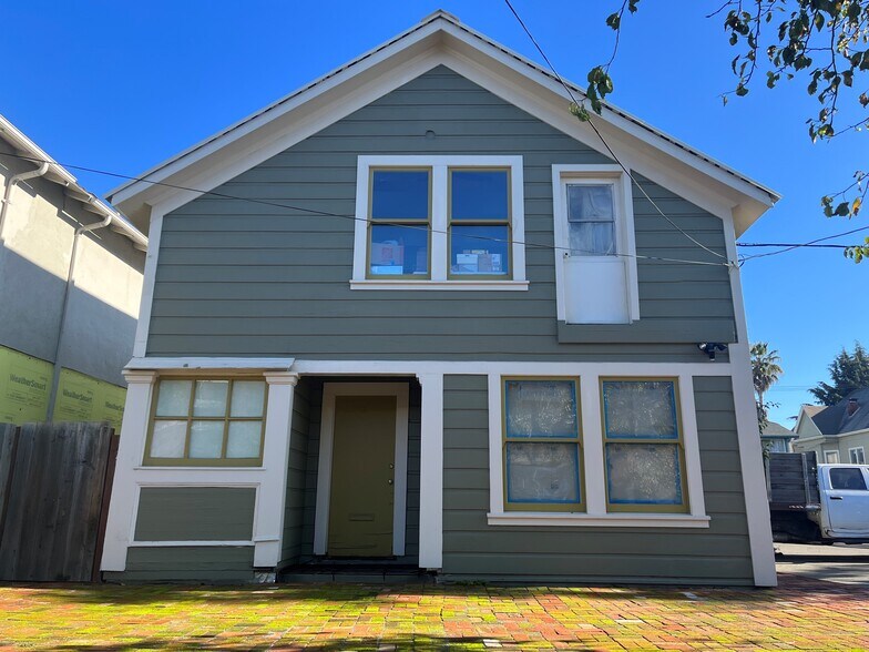 5874 Doyle St, Emeryville, CA à vendre - Photo de l’immeuble – Image 2 sur 14