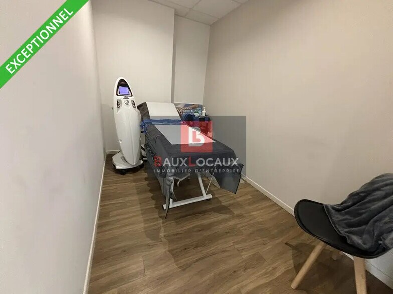 920 Avenue De La 2 Ème Db, Les Angles à louer - Photo de l’immeuble – Image 3 sur 9
