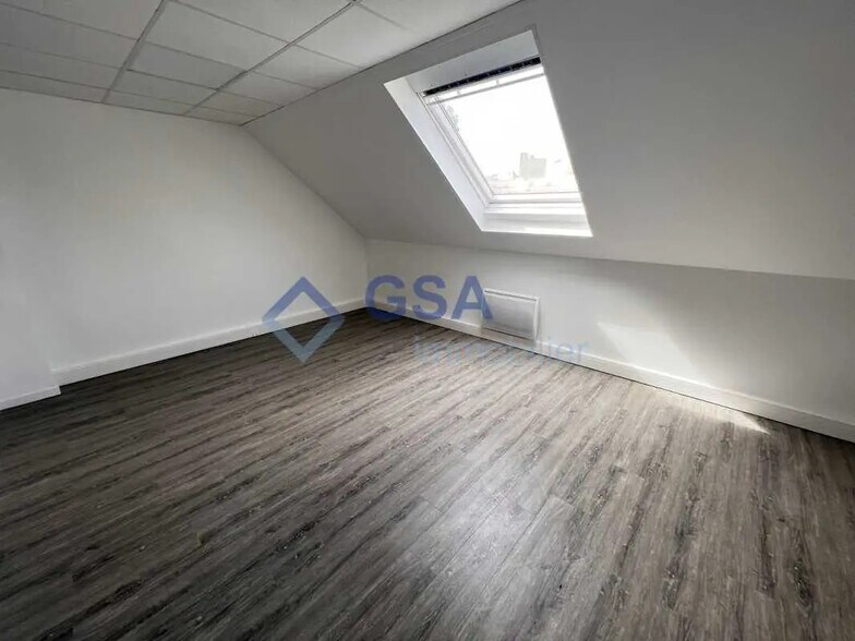 Bureau dans Évry-Courcouronnes à louer - Photo de l’immeuble – Image 3 sur 3