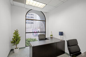835 Wilshire Blvd, Los Angeles, CA à louer Photo intérieure– Image 1 sur 2