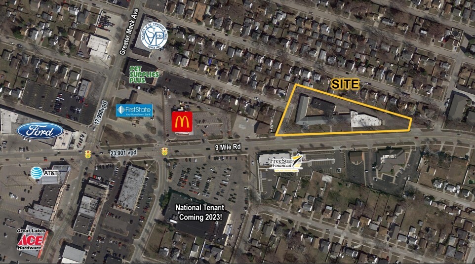 22601 E 9 Mile Rd, Saint Clair Shores, MI à louer - Photo de l’immeuble – Image 1 sur 2