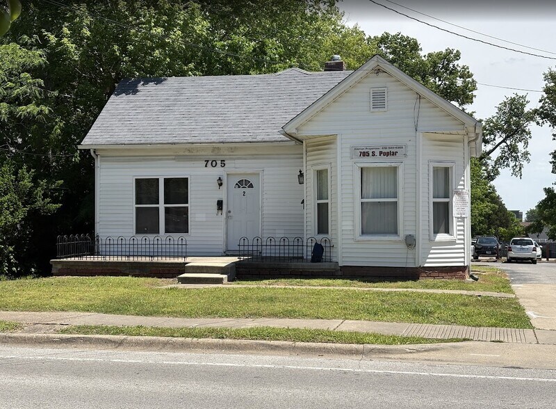 705 S Poplar St, Carbondale, IL à vendre - Photo principale – Image 1 sur 1