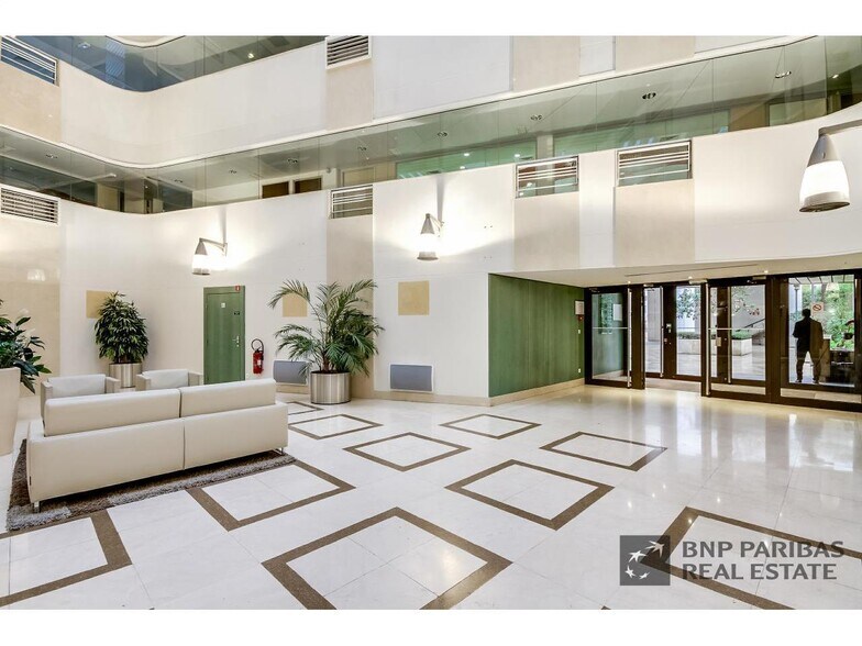 2 Rue Joseph Monier, Rueil-Malmaison à louer - Hall d’entrée – Image 3 sur 10