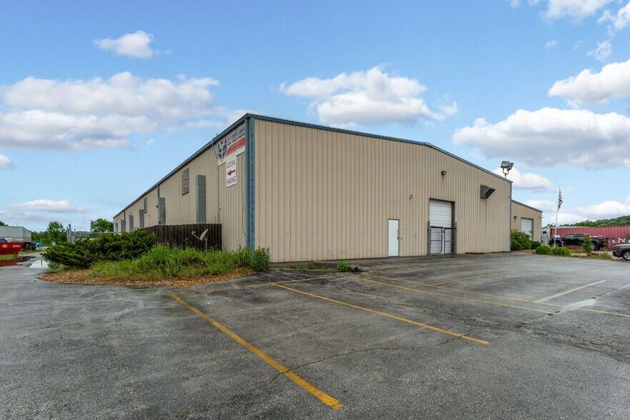 2180 N Bristol Ln, Nixa, MO à louer - Photo de l’immeuble – Image 1 sur 14