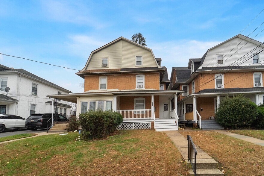 222 Lippincott Ave, Ardmore, PA à vendre - Photo de l’immeuble – Image 2 sur 39