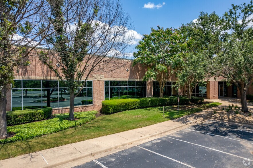 13620 Briarwick Dr, Austin, TX à louer - Photo principale – Image 1 sur 5