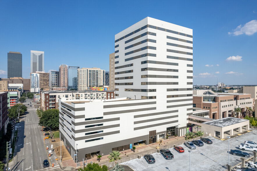 1315 St Joseph Pky, Houston, TX à louer - Photo de l’immeuble – Image 2 sur 15