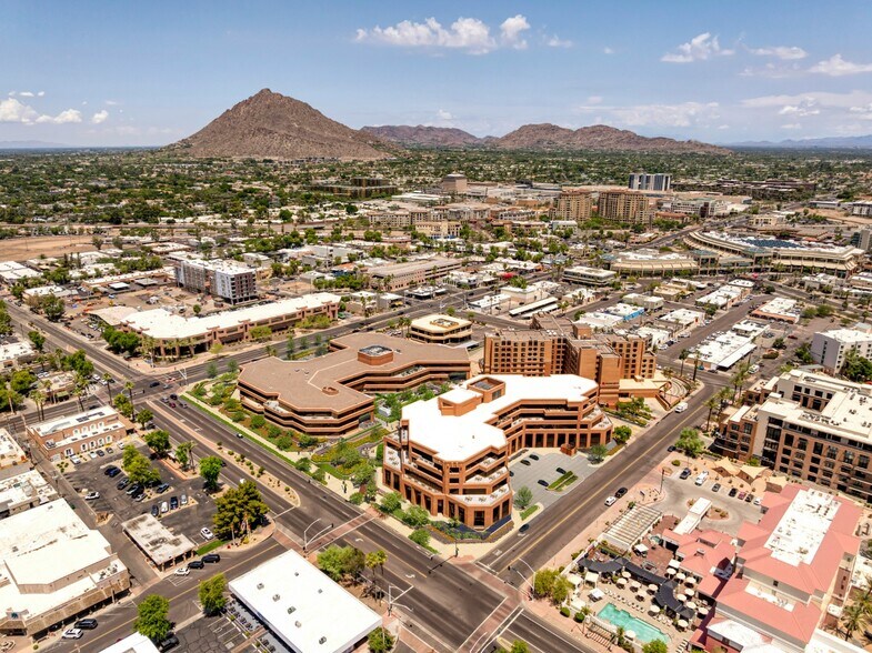 7272 E Indian School Rd, Scottsdale, AZ à louer - Photo de l’immeuble – Image 1 sur 24