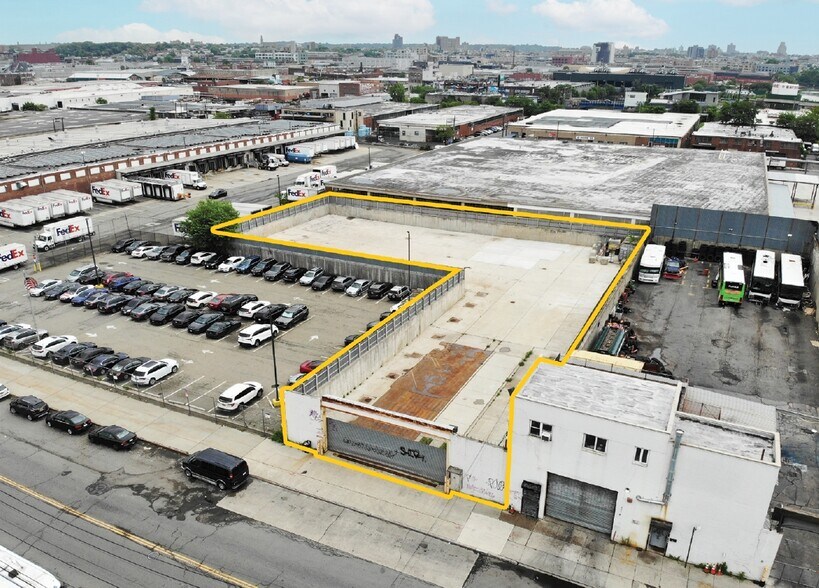 254 Maspeth Ave, Brooklyn, NY à louer - Photo de l’immeuble – Image 1 sur 6