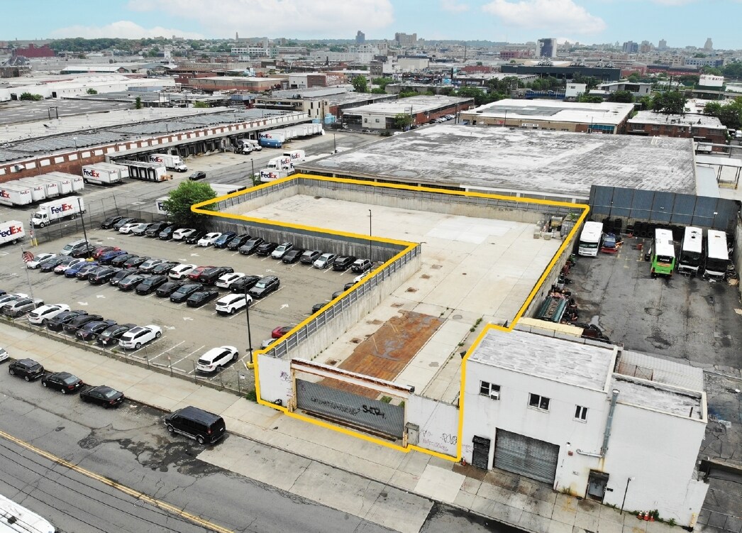 254 Maspeth Ave, Brooklyn, NY à louer Photo de l’immeuble– Image 1 sur 7