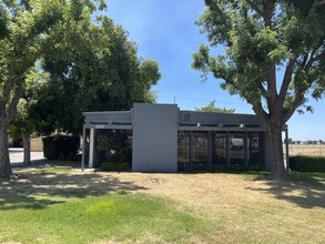 3183 S Parkway Dr, Fresno, CA à louer Photo de l’immeuble– Image 1 sur 15