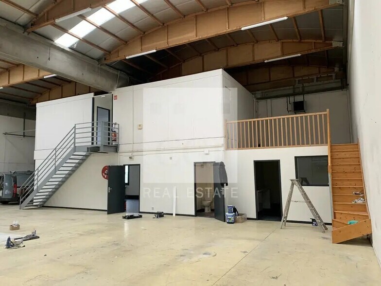 Local d’activités dans Dardilly à louer - Photo de l’immeuble – Image 2 sur 9