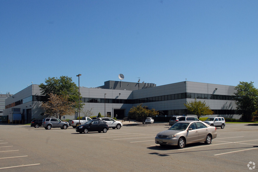 425 Meadowlands Pky, Secaucus, NJ à louer - Photo principale – Image 1 sur 13