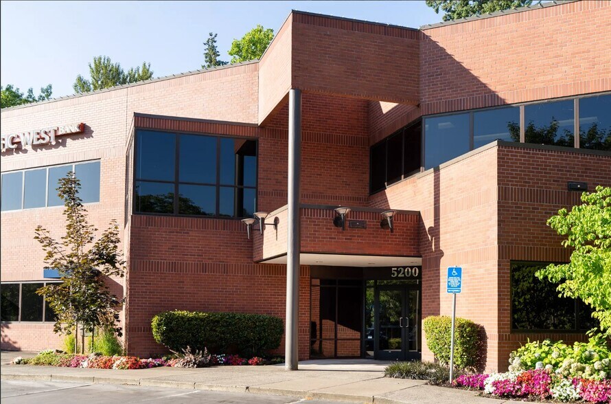 5200 SW Meadows Rd, Lake Oswego, OR à louer - Photo principale – Image 1 sur 7