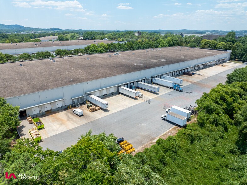 2850 Barrett Lakes Blvd, Kennesaw, GA à louer - Photo de l’immeuble – Image 1 sur 13