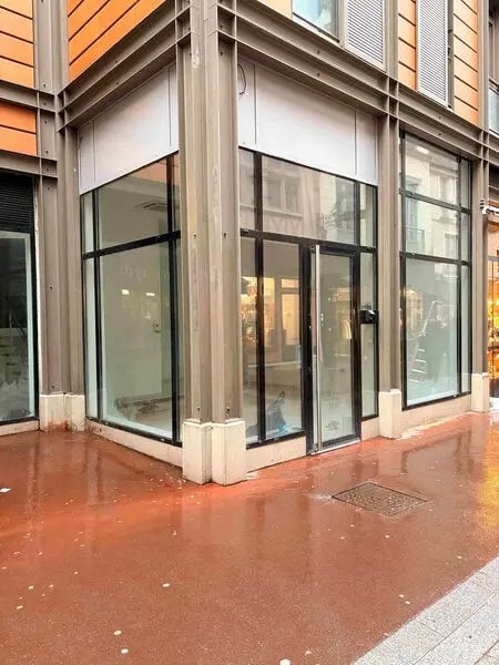 Local commercial dans Rouen à louer Photo de l’immeuble– Image 1 sur 4