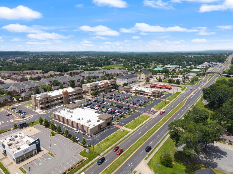 2235 Dave Ward Dr, Conway, AR à louer - Photo de l’immeuble – Image 3 sur 23