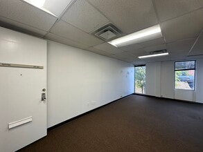 2280 Grand Ave, Baldwin, NY à louer Photo intérieure– Image 2 sur 5