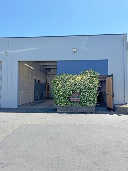 3485 Airway Dr, Santa Rosa, CA à louer - Photo de l’immeuble – Image 2 sur 9