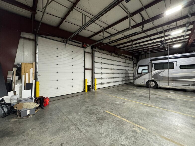 3821 Industrial Blvd, Indianapolis, IN à vendre - Photo de l’immeuble – Image 2 sur 40