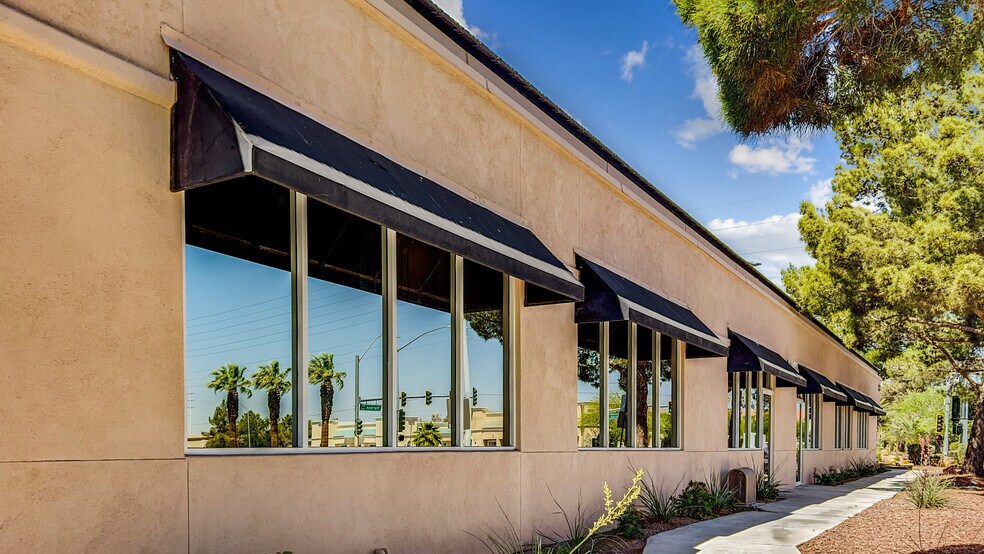 4520 S Pecos Rd, Las Vegas, NV à louer - Photo de l’immeuble – Image 2 sur 52