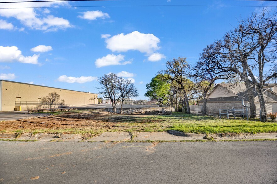 514 W Oak St, Weatherford, TX à vendre - Photo de l’immeuble – Image 2 sur 8