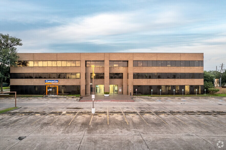 8799 North Loop East, Houston, TX à louer - Photo de l’immeuble – Image 2 sur 7