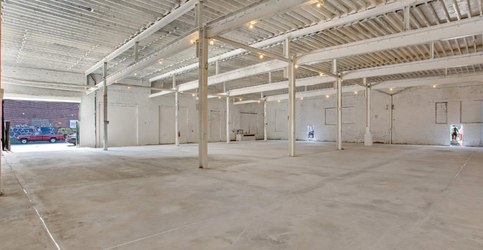 335 Moffat St, Brooklyn, NY à vendre - Photo de l’immeuble – Image 3 sur 7