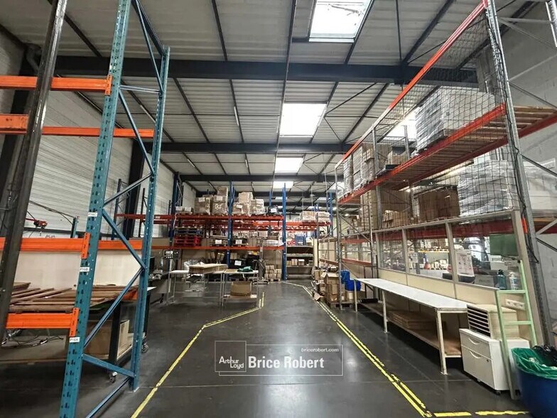 Bureau dans Décines-Charpieu à louer - Photo intérieure – Image 2 sur 6