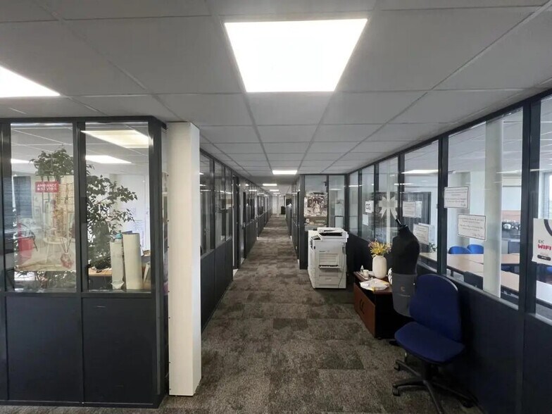 Bureau dans Nanterre à vendre - Photo de l’immeuble – Image 2 sur 5