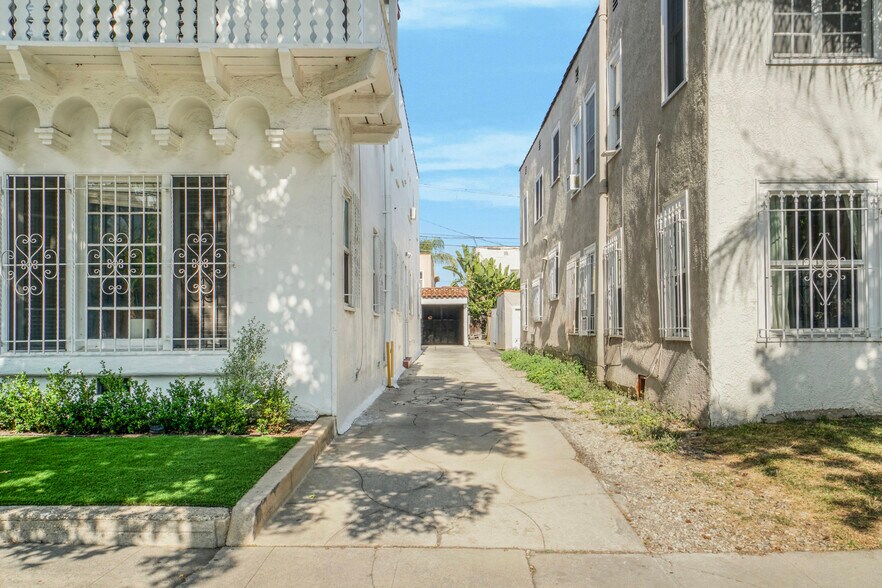 448 N Orange Grove Ave, Los Angeles, CA à vendre - Photo de l’immeuble – Image 3 sur 22