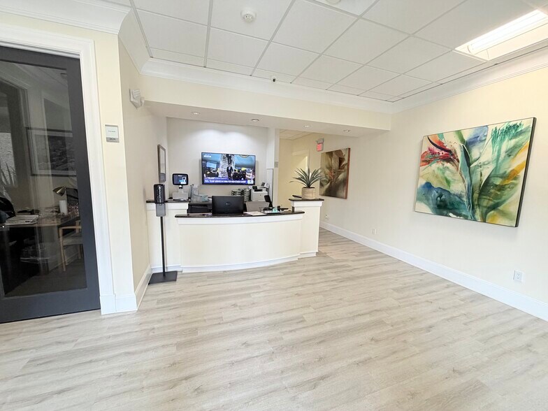 177 W Putnam Ave, Greenwich, CT à louer - Photo de l’immeuble – Image 3 sur 16