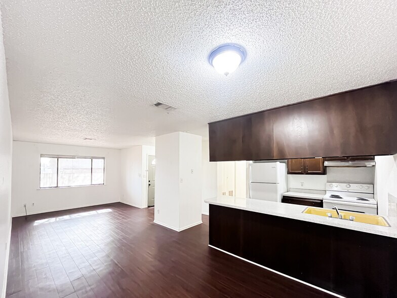 800 Pine St, Hearne, TX à vendre - Photo de l’immeuble – Image 3 sur 21