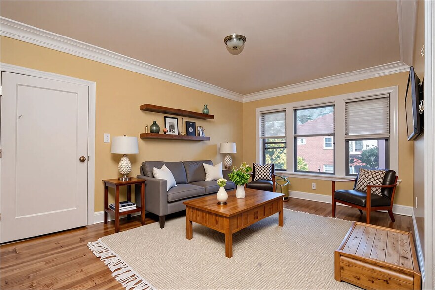 7701 S Eggelston St, Chicago, IL à vendre - Photo intérieure – Image 2 sur 38