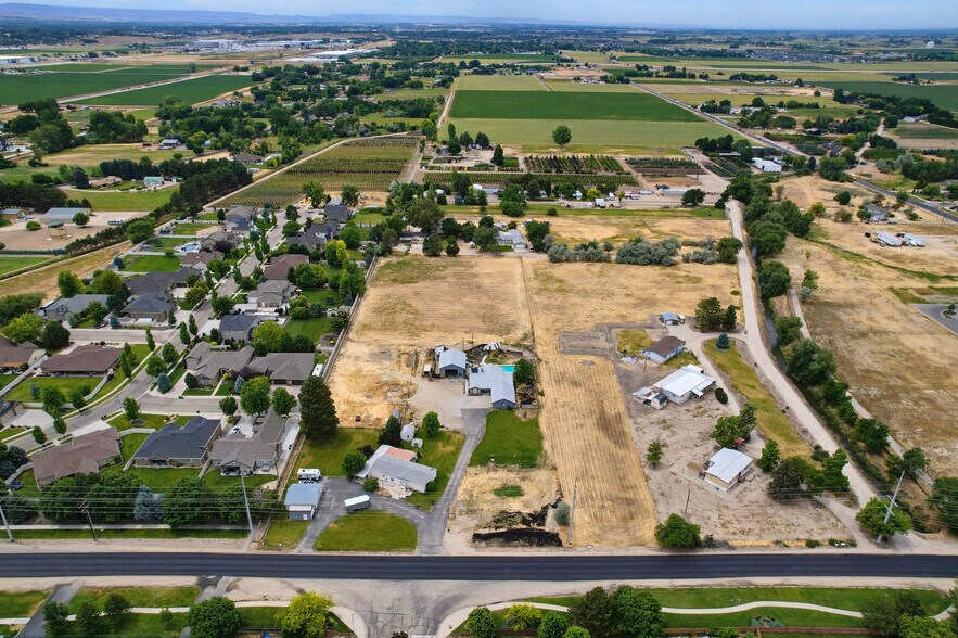 1299 N Black Cat Rd, Meridian, ID à vendre - Photo de l’immeuble – Image 2 sur 45