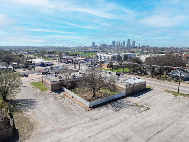 412 N Sylvania Ave, Fort Worth, TX à louer - Photo principale – Image 1 sur 25