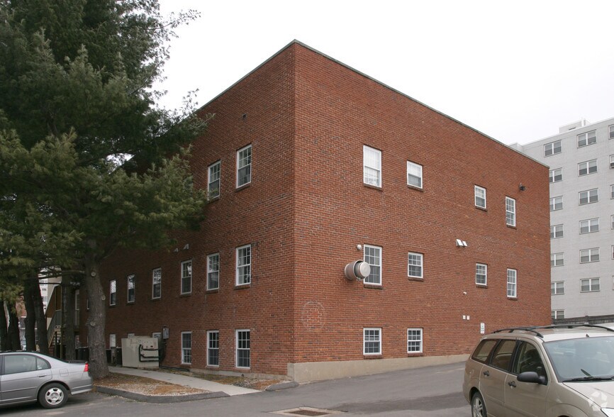 901 Farmington Ave, West Hartford, CT à louer - Photo de l’immeuble – Image 2 sur 9