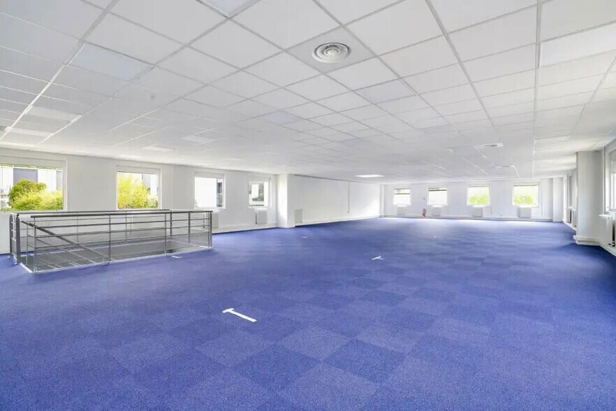 Bureau dans Lognes à louer - Photo de l’immeuble – Image 1 sur 7