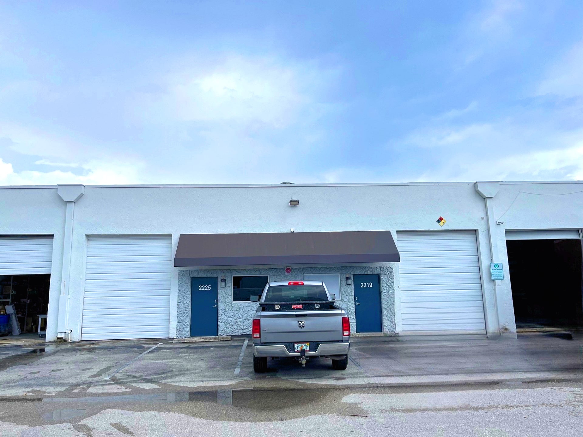1900-2261 NW 29th St, Oakland Park, FL à louer Photo de l’immeuble– Image 1 sur 7