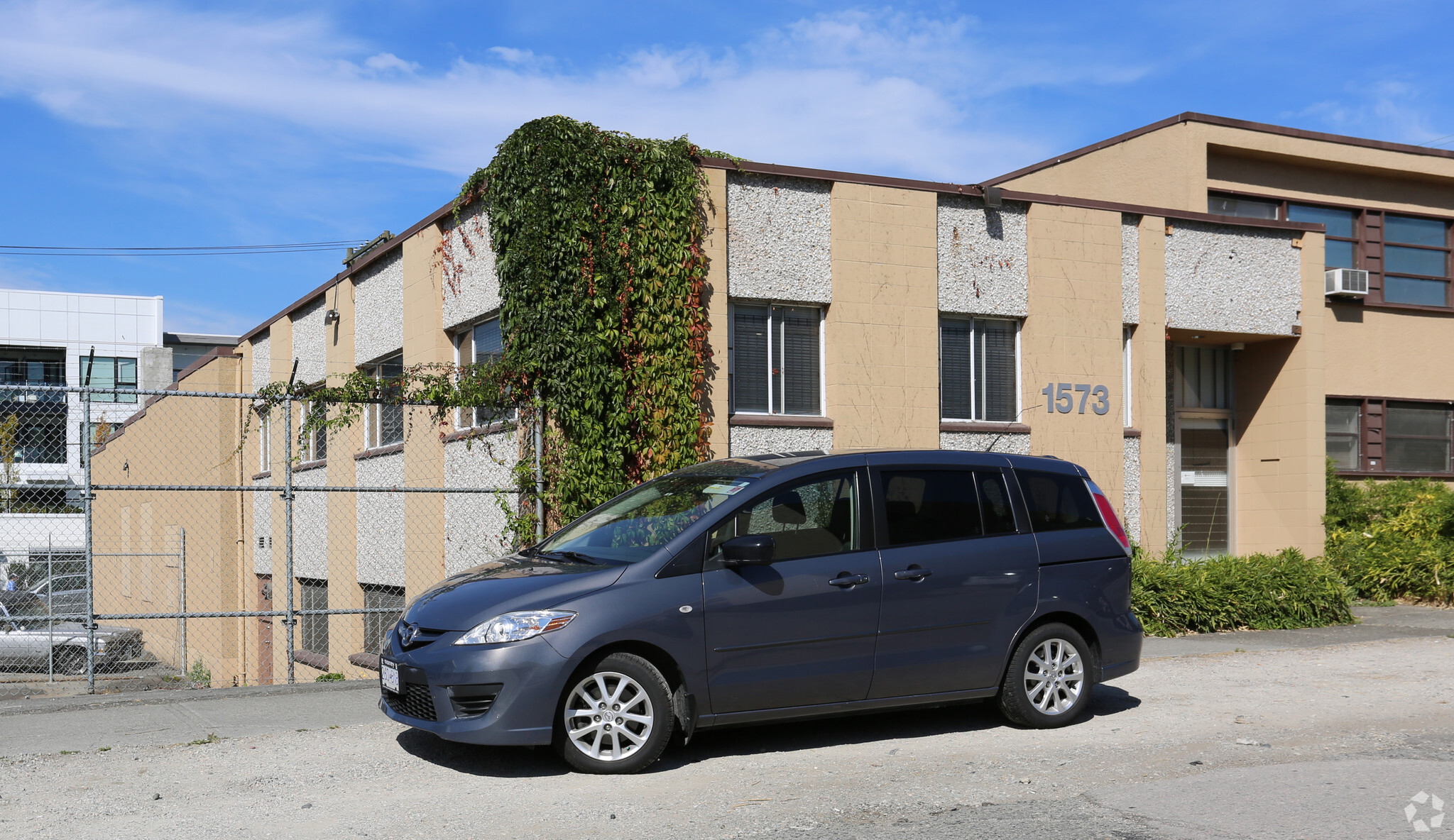 1573 E Pender St, Vancouver, BC à louer Photo principale– Image 1 sur 4