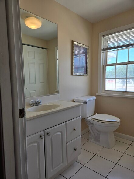 8726 Old County Road 54, New Port Richey, FL à vendre - Photo intérieure – Image 3 sur 20